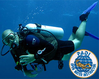 cpt-Randall-diving-owsi-bahamas